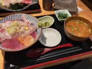 はまぐりと海鮮丼